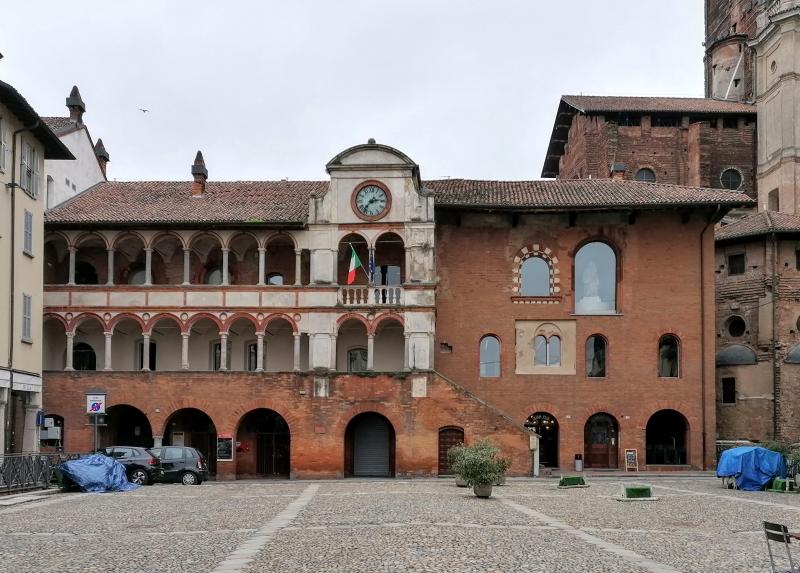 Palazzo Broletto, sede della Scuola universitaria Superiore IUSS di Pavia - Immagine tratta da Wikipedia
