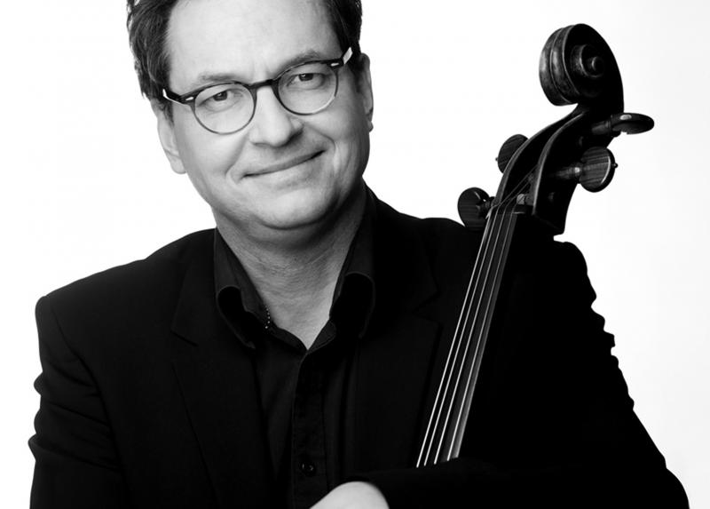 Il violoncellista tedesco Alexander Hulshoff