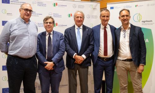 Il professor Gian Battista Bischetti, coordinatore Spoke 8 per la Statale, il rettore della Statale Elio Franzini, il rettore dell'Università Fedrico II di Napoli, Matteo Lorito, gli assessori della Regione Lombardia Alessandro Fermi e Alessandro Beduschi, intervenuti all'evento