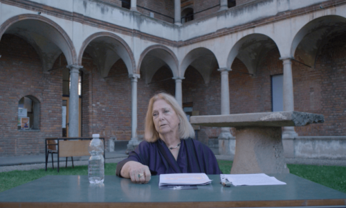 La psicanalista Marina Valcarenghi in una scena del film