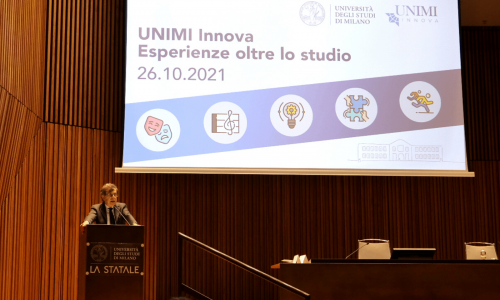 Il rettore Elio Franzini apre l'incontro in Aula Magna