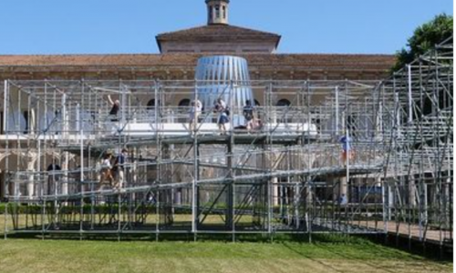 L'installazione di Interni nel Cortile d'Onore della Statale che ospiterà l'evento del 13 giugno