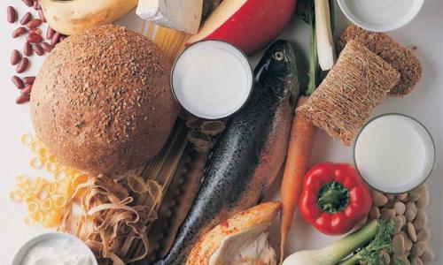 Una tavolata di cibo