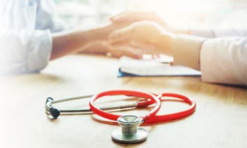 Medico con paziente