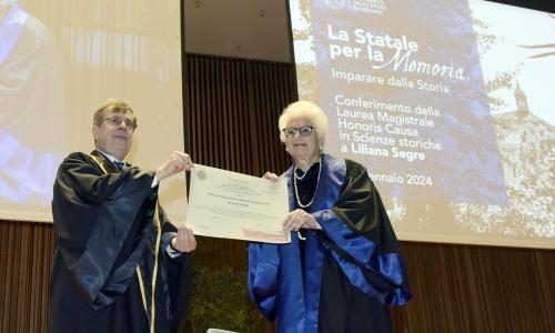 Il rettore Elio Franzini conferisce la laurea magistrale honoris causa in Scienze Storiche a Liliana Segre