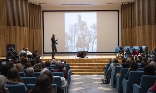 Un momento dell'incontro con il fotografo Jimmy Nelson - Foto di Paolo Poce