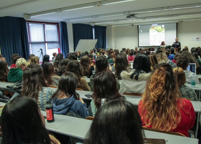 Gli studenti alle Giornate di Studio sull'Arte Circense - Foto di Gerti Ibra