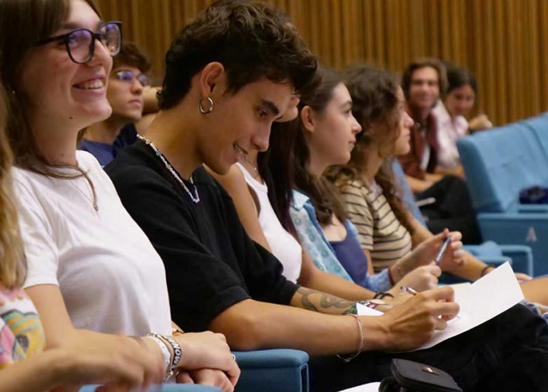 Studenti e studentessa In Aula magna