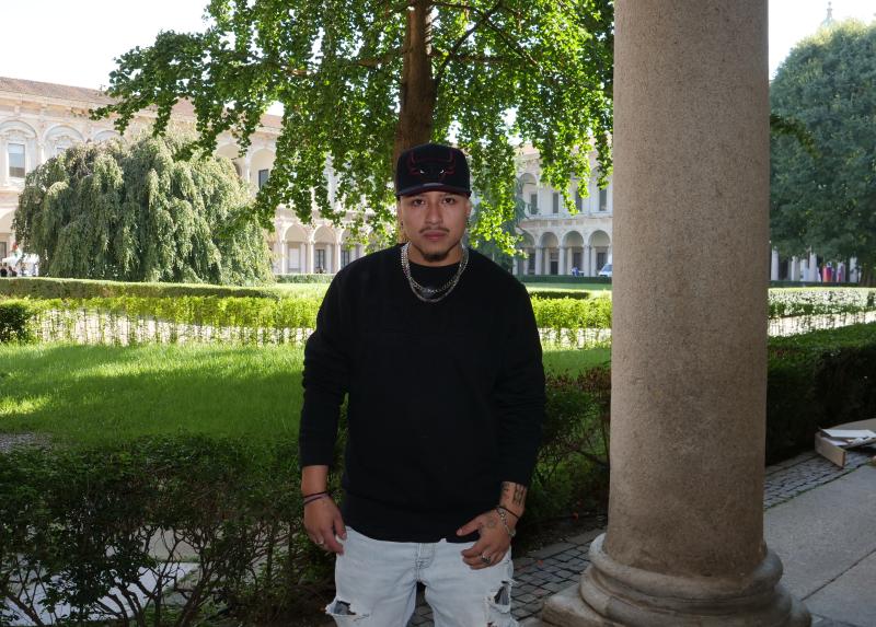 Alex Simbana, in arte El Simba, attore e rapper della compagnia teatrale Puntozero
