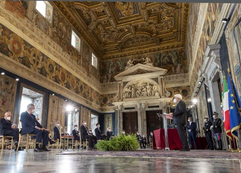 Un momento della cerimonia con il Capo dello Stato - Foto Quirinale