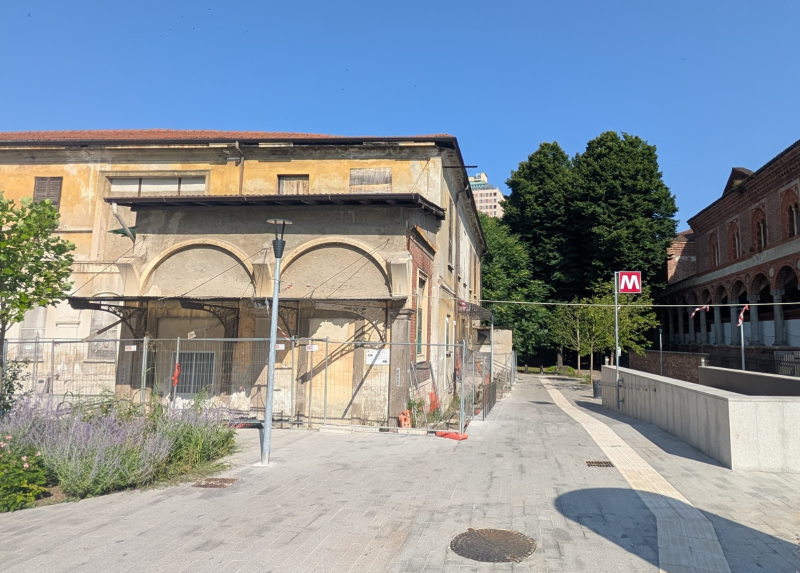 L'edificio storico di via Sforza 38
