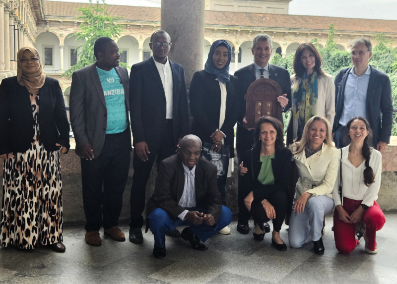 La delegazione dell'Università di Zanzibar con la prorettrice Paola Catenaccio, il prorettore Francesco Blasi e la delegata della Rettrice alla alla Cooperazione allo Sviluppo di Area Medica, Stefania Recalcati
