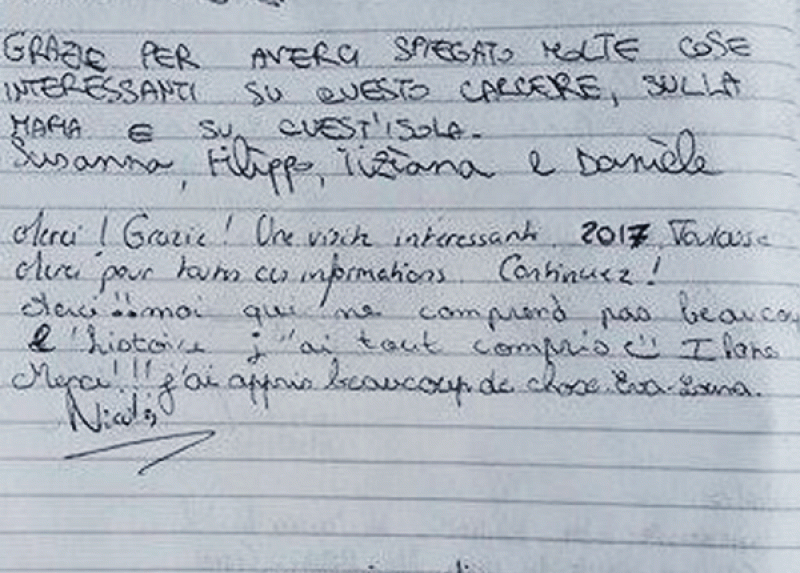 Una pagina del registro dei visitatori al carcere-bunker dell'Asinara