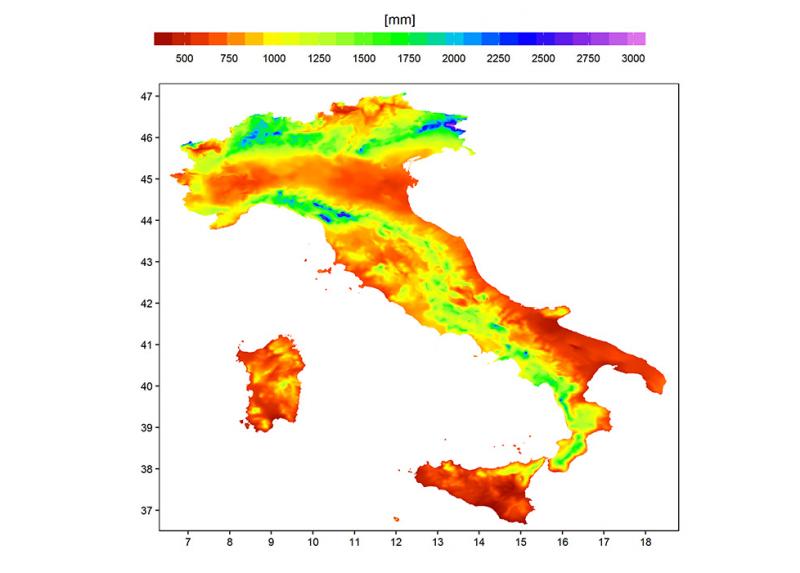 La mappa dei valori medi di precipitazione annuale per l'Italia ottenute con LWLR