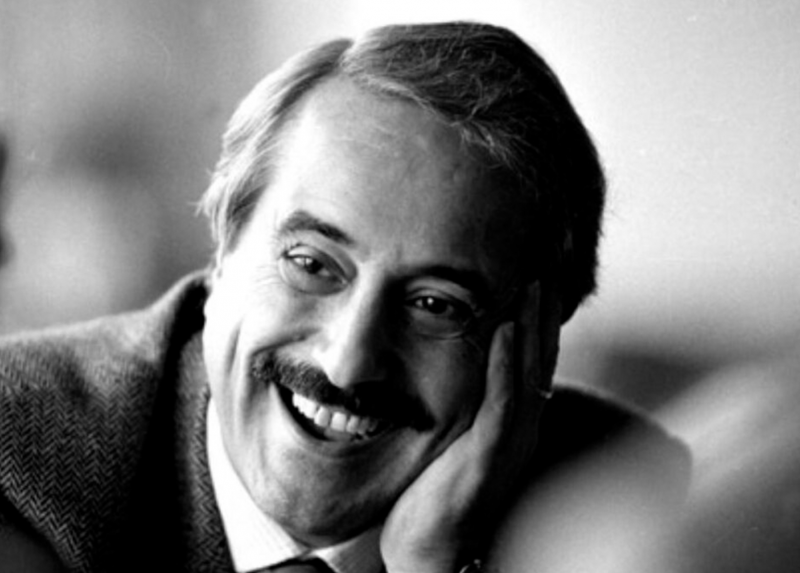 Un'immagine di Giovanni Falcone, la sua figura è al centro del primo incontro al teatro Franco Parenti