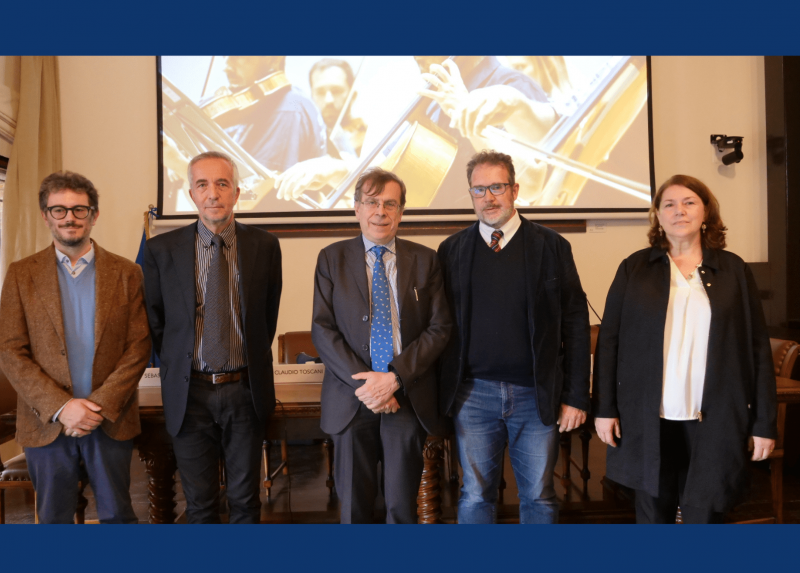 Il nuovo direttore musicale dell'Orchestra, Sebastiano Rolli, il presidente dell'Orchestra Claudio Toscani, il rettore Elio Franzini, il presidente di Fondazione UNIMI Luca Solari e Luisella Molina, dg dell'Orchestra UNIMI