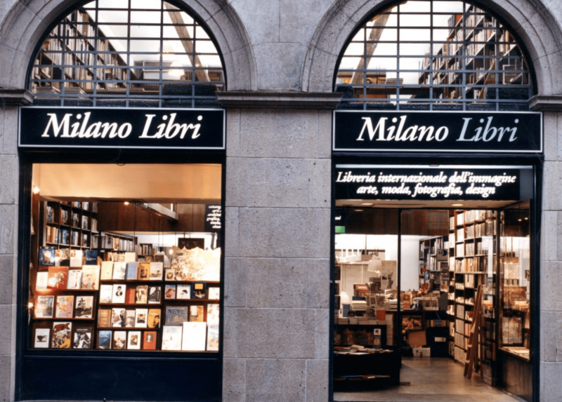 Una vetrina di libreria