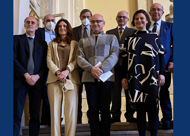Il team di Hemera con il direttore Massimo Locati, docente alla Statale, il prorettore dell'Università di Verona,Roberto Giacobazzi, e Alberto Mantovani, Direttore Scientifico di Humanitas