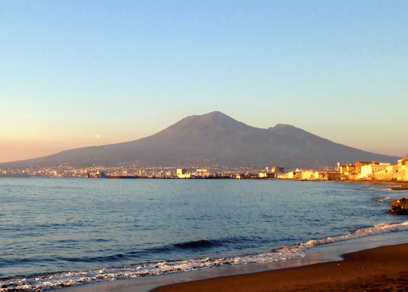 Il Vesuvio visto da Castellammare di Stabia