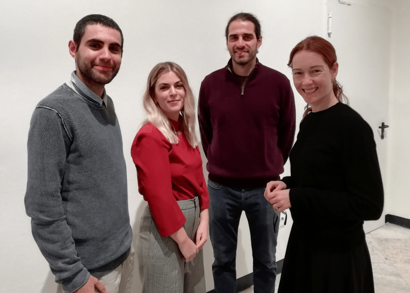 Il vincitore del premio, Samuele Picarelli Perrotta, con i due colleghi a cui sono state assegnate le Menzioni speciali, Caterina Perottoni e Stefano Padrini, con l'attrice Cristiana Capotondi