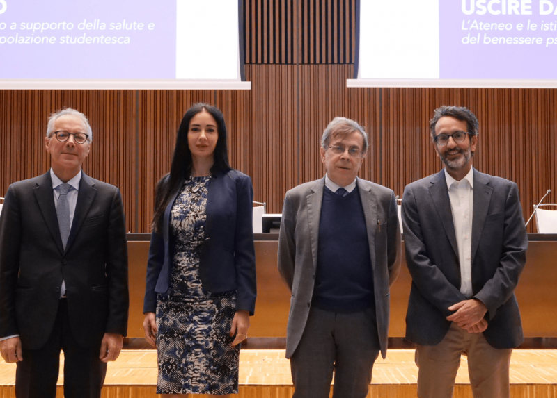 I prorettori Gian Vincenzo Zuccotti e Marina Brambilla, il rettore Elio Franzini e l'assessore al Welfare del Comune, Lamberto Bertolè al convegno in Aula Magna