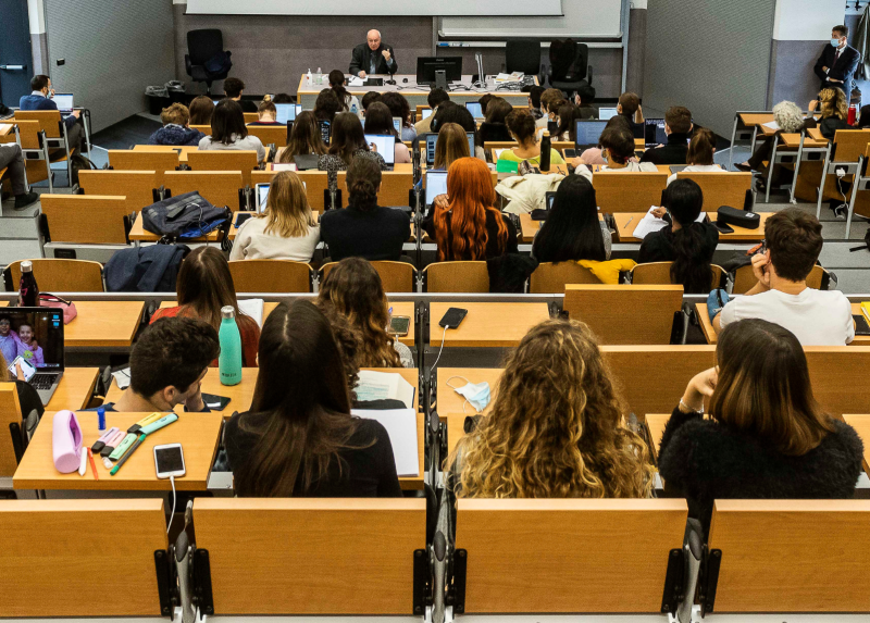 Studenti a lezione in Statale