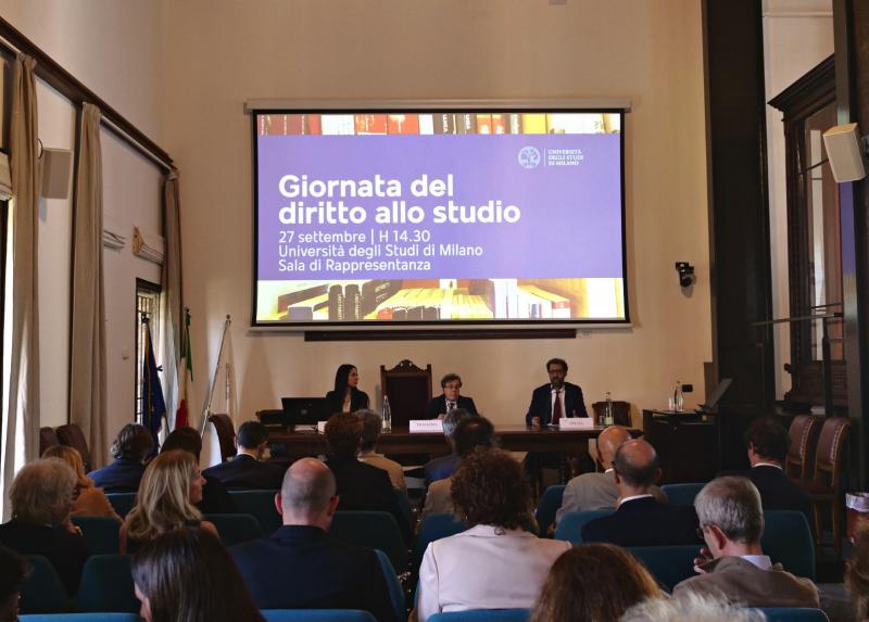 Il rettore Elio Franzini e Marina Brambilla, presidente dell’Osservatorio per il diritto allo studio universitario- CRUL e prorettrice delegata ai servizi per la didattica e agli studenti della Statale, con il giornalista Simone Spetia che ha moderato l'incontro