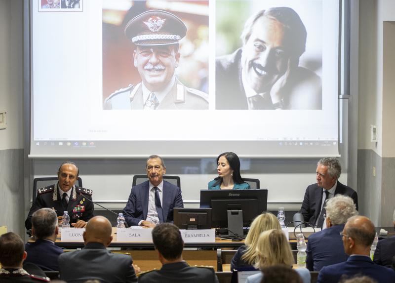Un momento dell'evento con il comandante dei carabinieri Salvatore Luongo, il sindaco Giuseppe Sala, la rettrice Marina Brambilla e il professor Nando dalla Chiesa