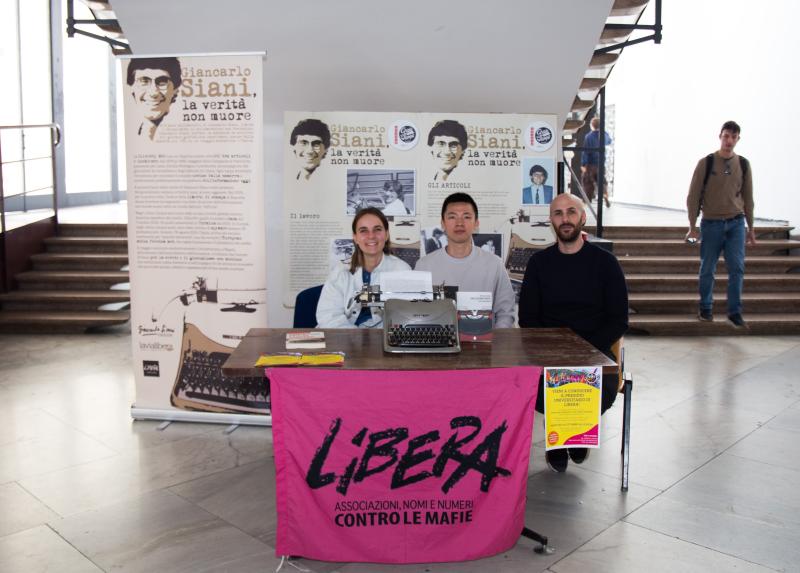 I dottorandi "a presidio" della macchina da scrivere e per informare studentesse e studenti