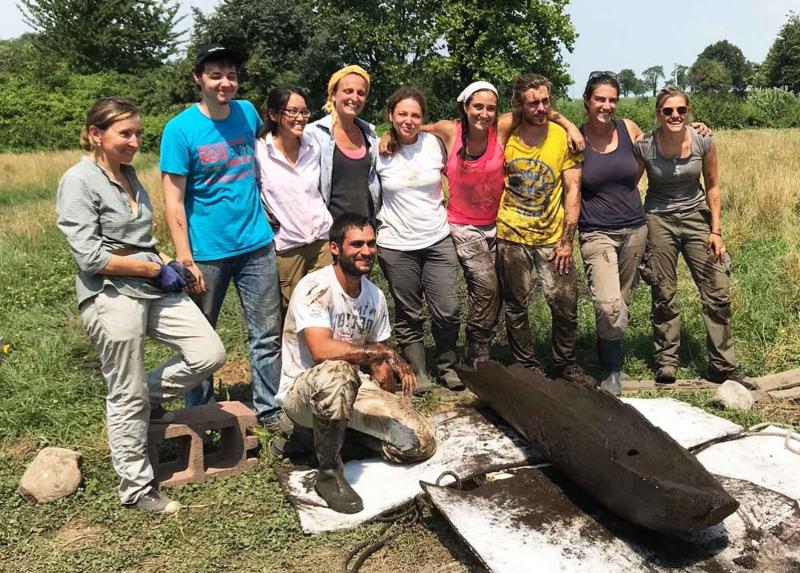 Il gruppo di archeologi a Lavagnone