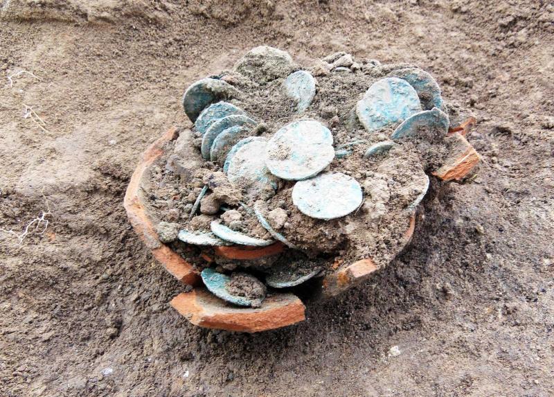 Il "tesoro" poco dopo il rinvenimento sul sito di Bedriacum