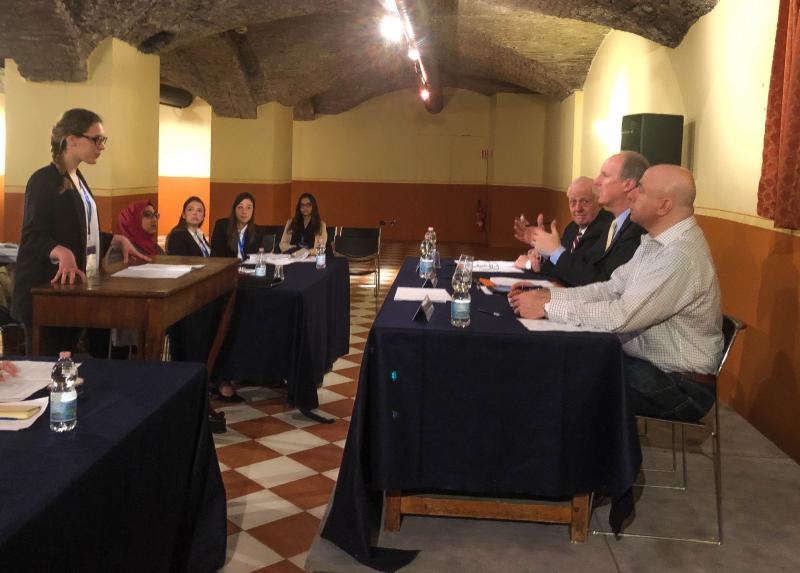 Un momento del dibattimento all'International Moot Court Competition in Law & Religion