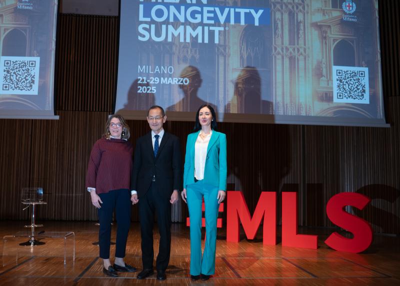 La rettrice Marina Brambilla con la vicesindaca di Milano Anna Scavuzzo e il Premio Nobel Shinya Yamanaka