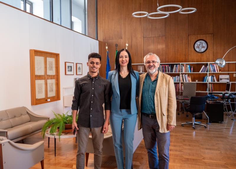 Uno degli studenti palestinesi arrivati da Gaza con la rettrice Marina Brambilla e il prorettore Stefano Simonetta