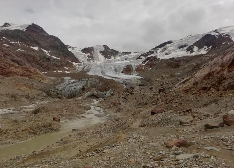 Il sito del ghiacciaio dei Forni nel Parco Nazionale dello Stelvio, oggetto di studio dei ricercatori della Statale - Foto di Guglielmina Diolaiuti 