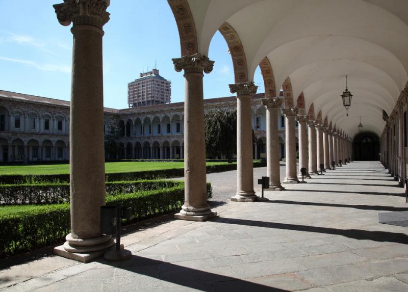 Porticato Ca' Granda con Torre Velasca