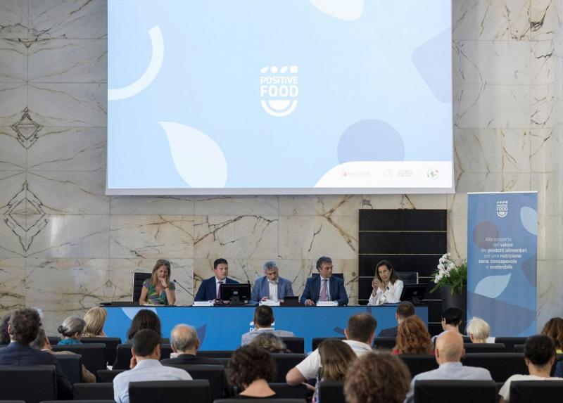I docenti Patrizia Riso, Stefano Corsi, Pier Filippo Giuggioli dell'Università degli Studi di Milano alla presentazione di Positive Food.