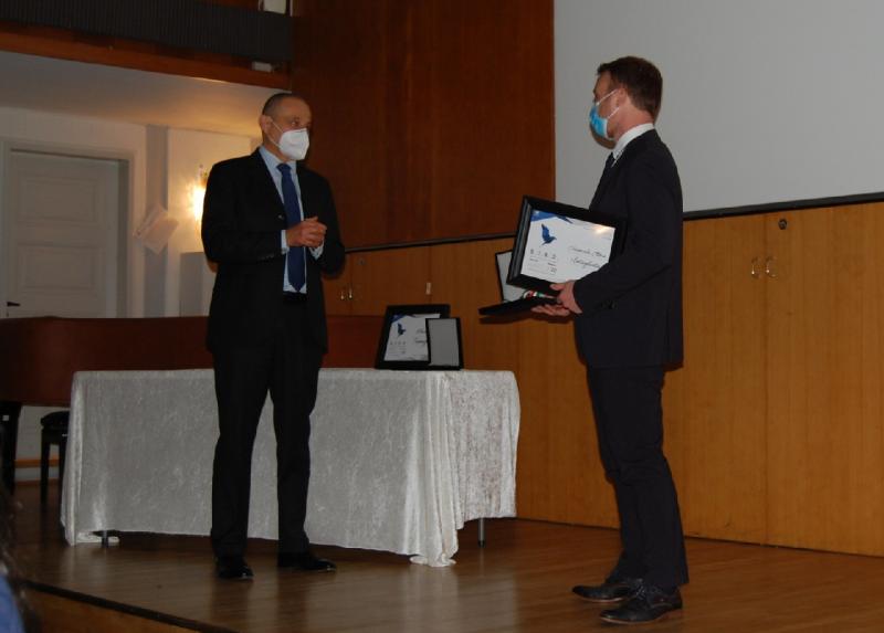 Emanuele E. Intagliata premiato dall'ambasciatore Luigi Ferrari