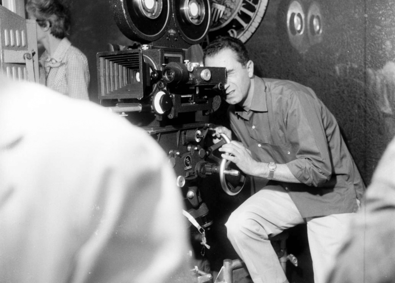 Michelangelo Antonioni sul set a Milano - Immagini dall'archivio fotografico de "La Notte"