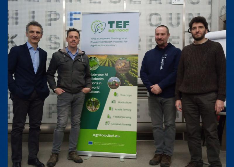 Raffaele Giaffreda di FBK (coordinatore del progetto) e i responsabili del nodo milanese Matteo Matteucci (Politecnico di Milano), Davide Facchinetti (Università Statale di Milano) e Giulio Fontana (Politenico di Milano)