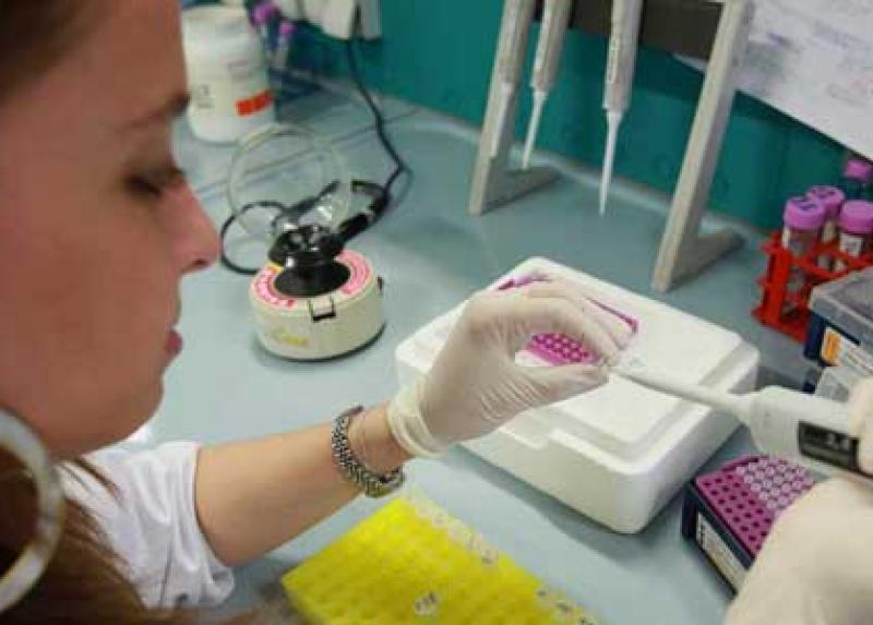Ricercatrice in laboratoro