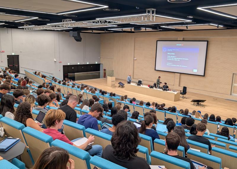 Prima lezione del semestre aperto all'Università degli Studi di Milano.