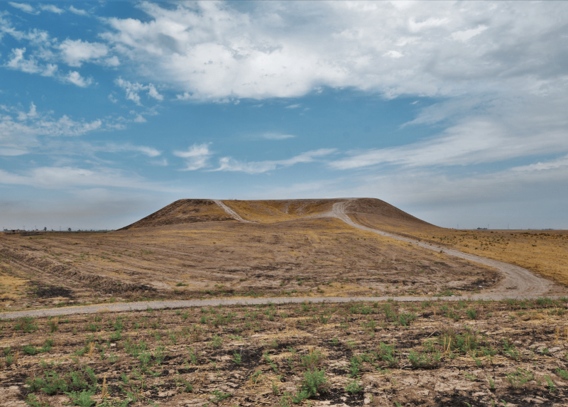 Il sito di Aliawa, una collina artificiale costituita da depositi archeologici pluristratificati