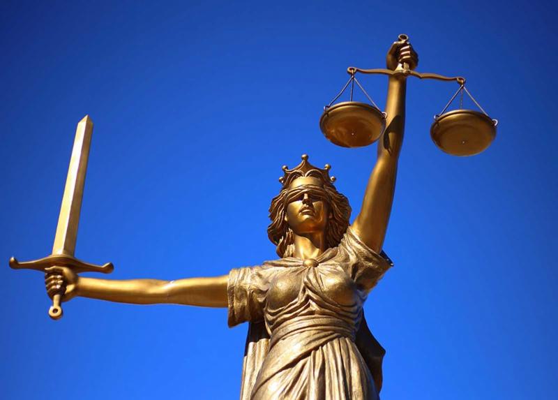 La statua della giustizia