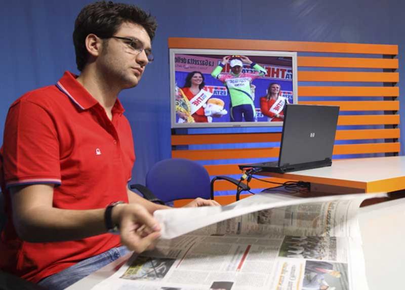 Studente nello studio televisivo a Sesto