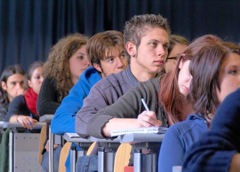 Studentesse e studenti a lezione in Statale