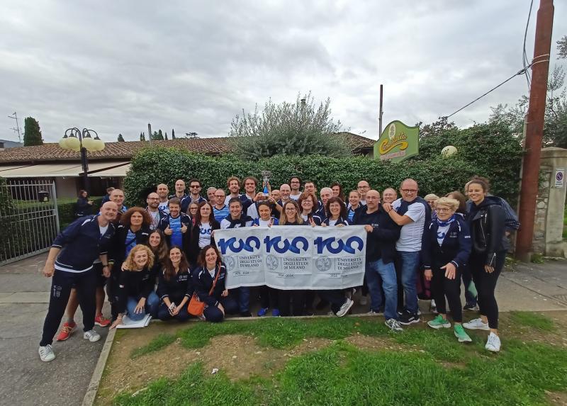La squadra della Statale con la coppa