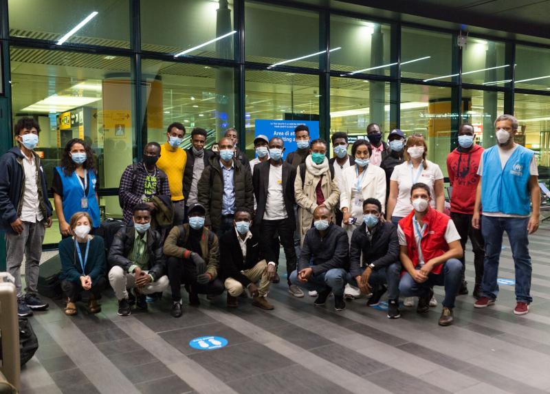Il gruppo di giovani rifugiati arrivato a Fiumicino