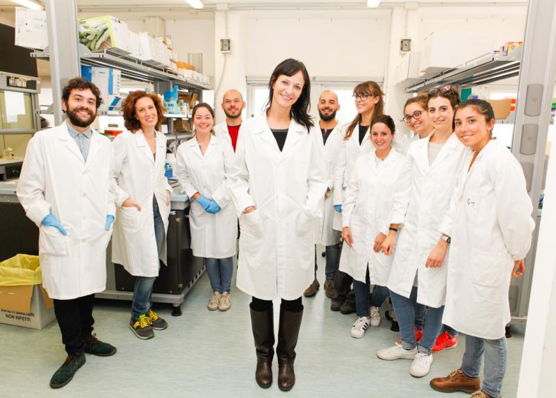 Foto di gruppo in laboratorio