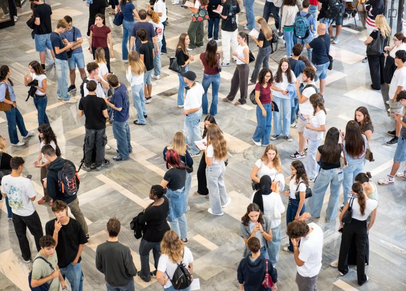 I nuovi studenti al primo incontro per le matricole in Aula Magna